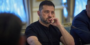 Ο Βολόντιμιρ Ζελένσκι προβληματισμένος
