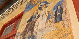 O Θεόφιλος ζωγράφιζε τοίχους