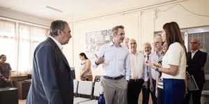 Επίσκεψη του Κυριάκου Μητσοτάκη στα Ωνάσεια Δημόσια Σχολεία στο Περιστέρι