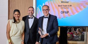 Amani Korayeim, Director Corporate Product & Partnerships Europe/EMEA, Extel, Γιάννης Παύλου, Head of CEO Office, και Νίκος Πολυμενάκος, Διευθυντής Επενδυτικών Σχέσεων του ΟΠΑΠ