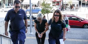 Ελεύθερη με περιοριστικούς όρους η 45χρονη οδηγός της Porsche