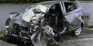 Άμορφη μάζα το ΙΧ της 25χρονης στην Κορινθία