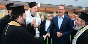 Ο Κυριάκος Μητσοτάκης στον αγιασμό του 8ου δημοτικού σχολείου Ν. Φιλαδέλφειας