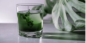 Η χλωροφύλλη έχει τα τελευταία χρόνια μετατραπεί σε ένα από τα πιο πολυσυζητημένα «συμπληρώματα-θαύματα» της ευεξίας / SHUTTERSTOCK