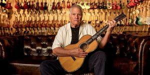 Ο Harris, γνωστός σε όλους απλώς ως Norm, έχει γίνει ένας ζωντανός θρύλος του κόσμου της μουσικής, αν και ο ίδιος δεν το συνειδητοποιεί / NETFLIX