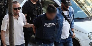  Ο αδελφοκτόνος οδηγείται στον εισαγγελέα