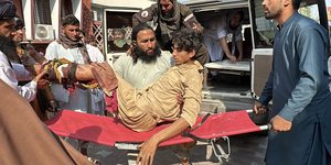 Σεισμός στο Αφγανιστάν: Στο ισοπεδωμένο Ουαντίρ, κάθε οικογένεια θρηνεί νεκρούς και τραυματίες