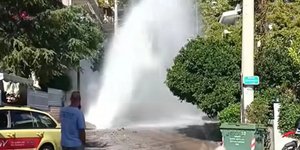 Έσπασε αγωγός της ΕΥΔΑΠ στο Κερατσίνι