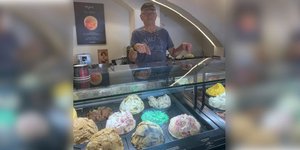 Παγωτατζίδικο άνοιξε ο Ακης Τσελέντης