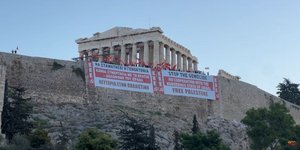 Τα πανό στην Ακρόπολη