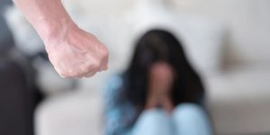 Κακοποίηση ανήλικης