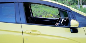 Ανοιχτά παράθυρα στο αυτοκίνητο