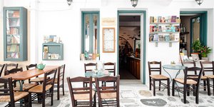 Το βιβλιοπωλείο «Αντίλαλος» στην Τήνο