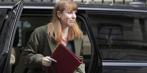  Άντζελα Ρέινερ