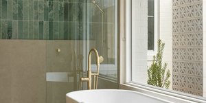 Αόρατες ντουζιέρες: Το elegant design trend που θα δούμε παντού το 2026