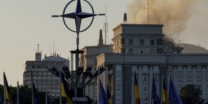 Η έδρα της ουκρανικής κυβέρνησης επλήγη από τη Ρωσία για πρώτη φορά από την έναρξη του πολέμου