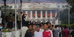 Νεπάλ: Η πρώην πρόεδρος του Ανώτατου Δικαστηρίου Σουσίλα Κάρκι επελέγη για να αναλάβει προσωρινά την ηγεσία της χώρας