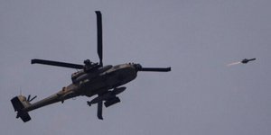 Ισραηλινό ελικόπτερο Apache επιτίθεται κατά στόχου στη Λωρίδα της Γάζας