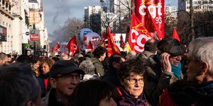 Μαζικές απεργιακές κινητοποιήσεις στη Γαλλία