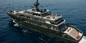 Η θαλαμηγός Main