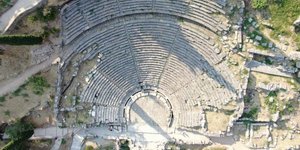 Άποψη αρχαίου θεάτρου Δελφών