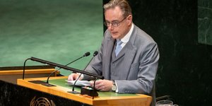 Ο Βέλγος πρωθυπουργός Μπαρτ ντε Βίβερ, από το βήμα του ΟΗΕ