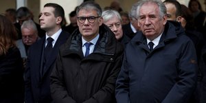 Ο Γάλλος πρωθυπουργός Φρανσουά Μπαϊρού και ο ΓΓ των Σοσιαλιστών, Ολιβιέ Φορ