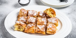 Μπουγάτσα με κρέμα / Φωτογραφία: Shutterstock