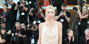 Η Camila Giorgi στο κόκκινο χαλί του Διεθνούς Φεστιβάλ Κινηματογράφου της Ιταλίας 2025