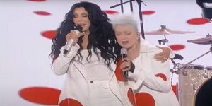 H Cher στην τελευταία συναυλία της Σίντι Λόπερ