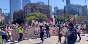 Διαδηλώσεις sto Sik;ago με φόντο τις απειλές Τραμπ για ανάπτυξη Εθνοφρουράς