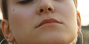 Πού οφείλεται η τριχοφυΐα στο πηγούνι και πώς μπορούμε να απαλλαγούμε από αυτήν, σύμφωνα με δερματολόγο