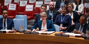 Η υπουργός Εξωτερικών του Ηνωμένου Βασιλείου, Ιβέτ Κούπερ μιλά στα Ηνωμένα Έθνη