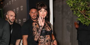 Λάμψη και τόλμη στο κόκκινο χαλί: Η Ντακότα Τζόνσον με το πιο σέξι φόρεμα που την έχουμε δει ποτέ