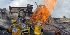Τέσσερις νεκροί και 90 τραυματίες από την έκρηξη βυτιοφόρου