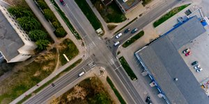 Κίνηση οχημάτων σε διασταύρωση 