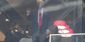 Ο Ντόναλντ Τραμπ στην κηδεία του Τσάρλι Κερκ /Φωτογραφία: AP