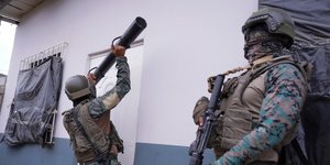 Αστυνομικοί στον Ισημερινό