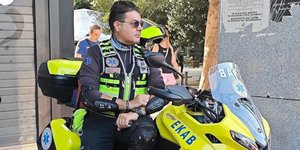 O διασώστης του ΕΚΑΒ που τραυματίστηκε