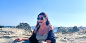 Η Έλενα Παπαρίζου στην Κίμωλο