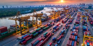 Η ΑΙ μπορεί να αυξήσει την αξία του παγκόσμιου εμπορίου σχεδόν 40% έως το 2040