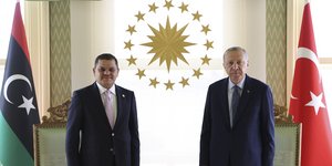 Ο Ερντογάν με τον πρωθυπουργό της Λιβύης
