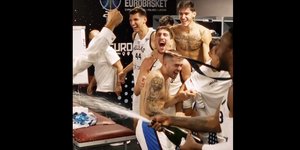 Οι πανηγυρισμοί της Εθνικής Ελλάδος μπάσκετ στα αποδυτήρια