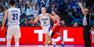 Πανηγυρική πρόκριση στους «4» για τη Φινλανδία