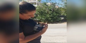 Υπάλληλοι του δήμου Βούλας έσωσαν γατάκι που έπεσε σε φρεάτιο