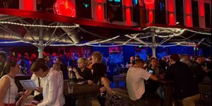 Θαμώνες του μπαρ Frieda B στο Αμβούργο