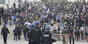 Συγκέντρωση του κινήματος «μπλοκάρετε τα πάντα» στη Μασσαλία, στη νότια Γαλλία