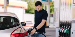 Ανεφοδιασμός αυτοκινήτου 