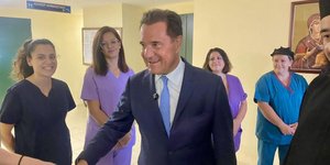 Ο Άδωνις Γεωργιάδης στο νοσοκομείο Καβάλας