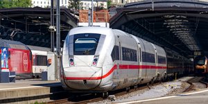 Τρένο των γερμανικών σιδηροδρόμων DB